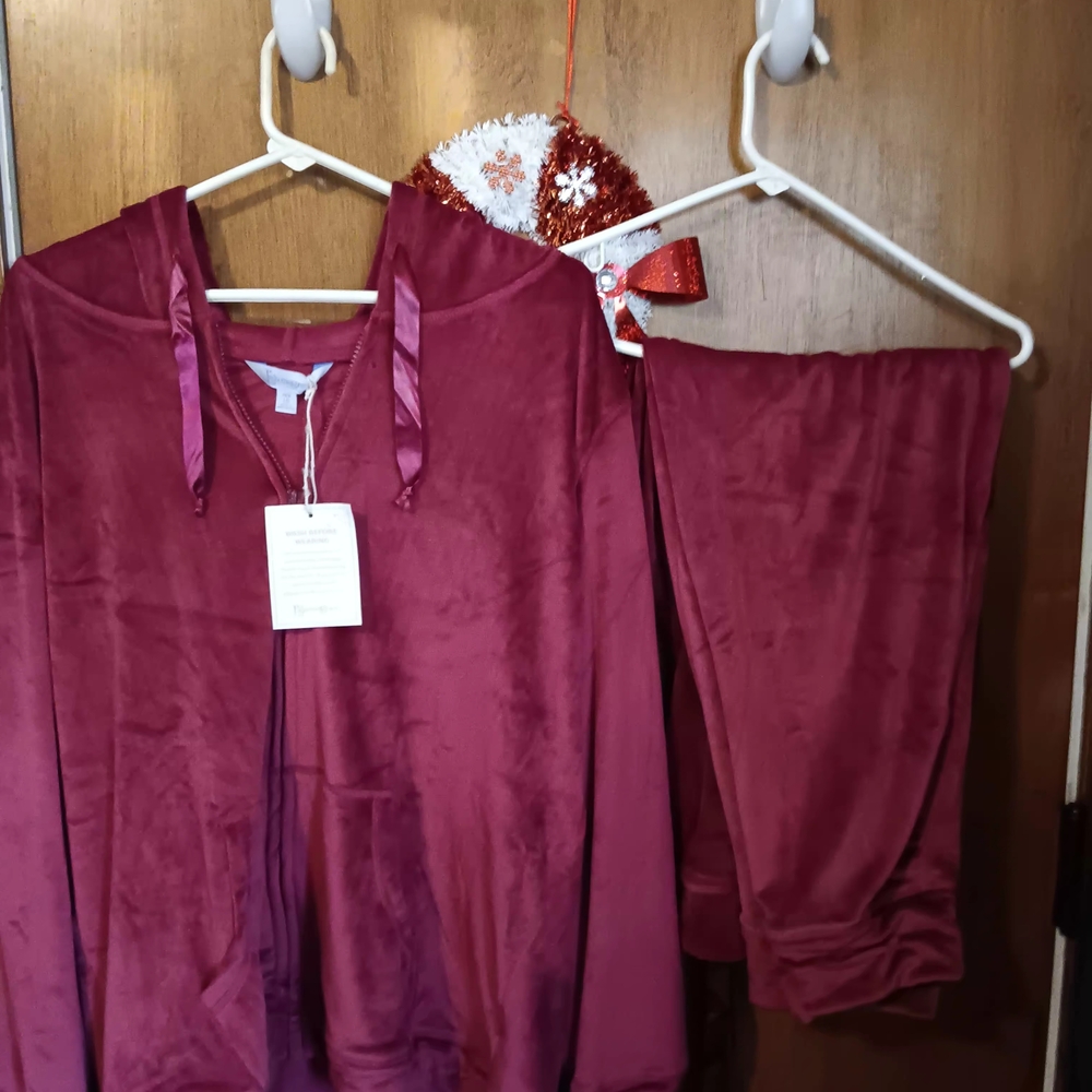 PajamagramWomen's Burgundy Velour Hooded Lounge Set NEW